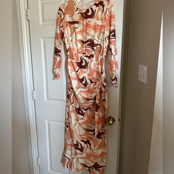 ASOS long sleeve maxi dress with wrap skirt in abstract print - Picture 4 of 5
